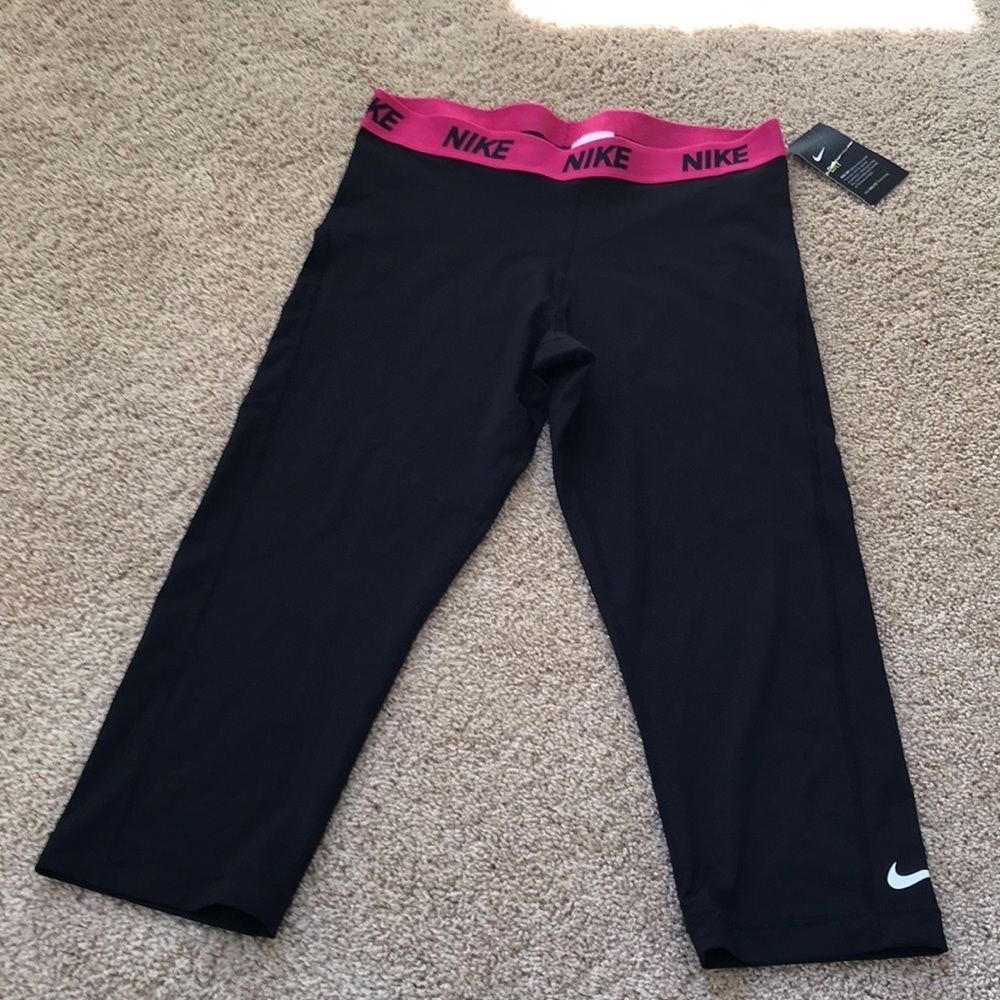 NWT! Nike XL black/ pink combo  sports Capris